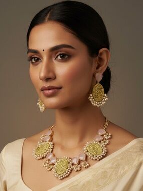 The Artistic  Soul Necklace Set.